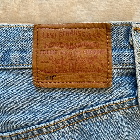 LEVIS RIPPED DENIM SHORTS - Picture 5 of 8